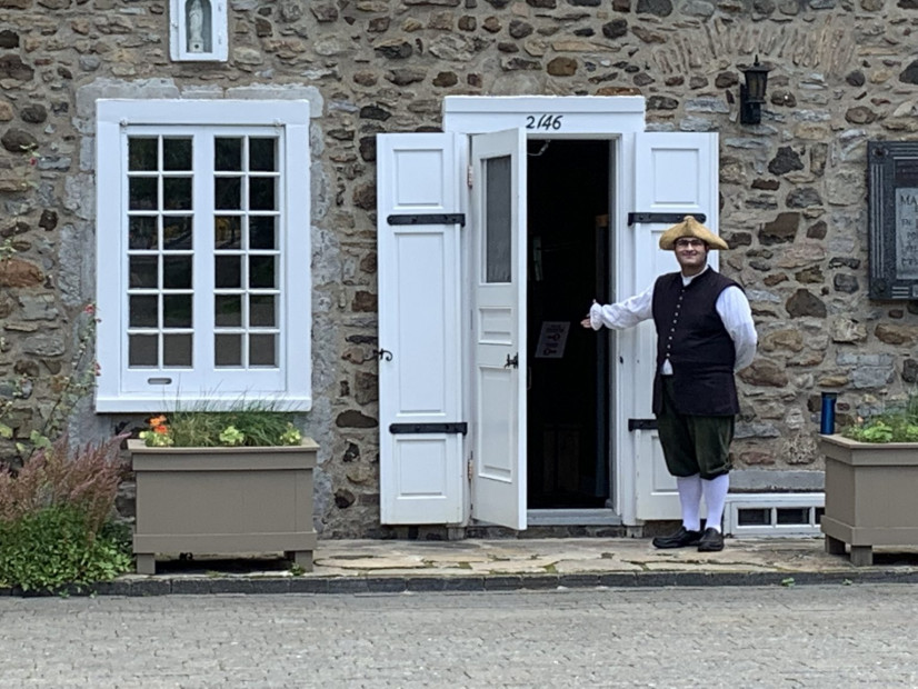 GUIDED TOUR FROM THE CELLAR TO THE ATTIC in French (Free for the first Sunday of the month)